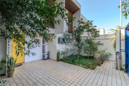 Sobrado à venda com 3 quartos, sendo 1 suíte, em Alto da Boa Vista, São Paulo, SP