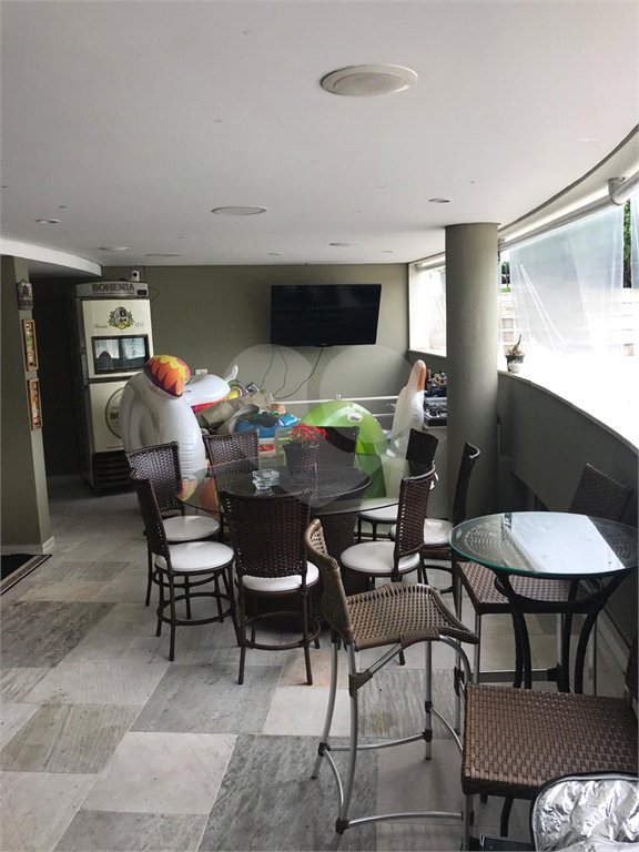 Casa à venda com 4 quartos, sendo 8 suítes, no condomínio Residencial Jd. Ibiratiba, São Paulo - SP