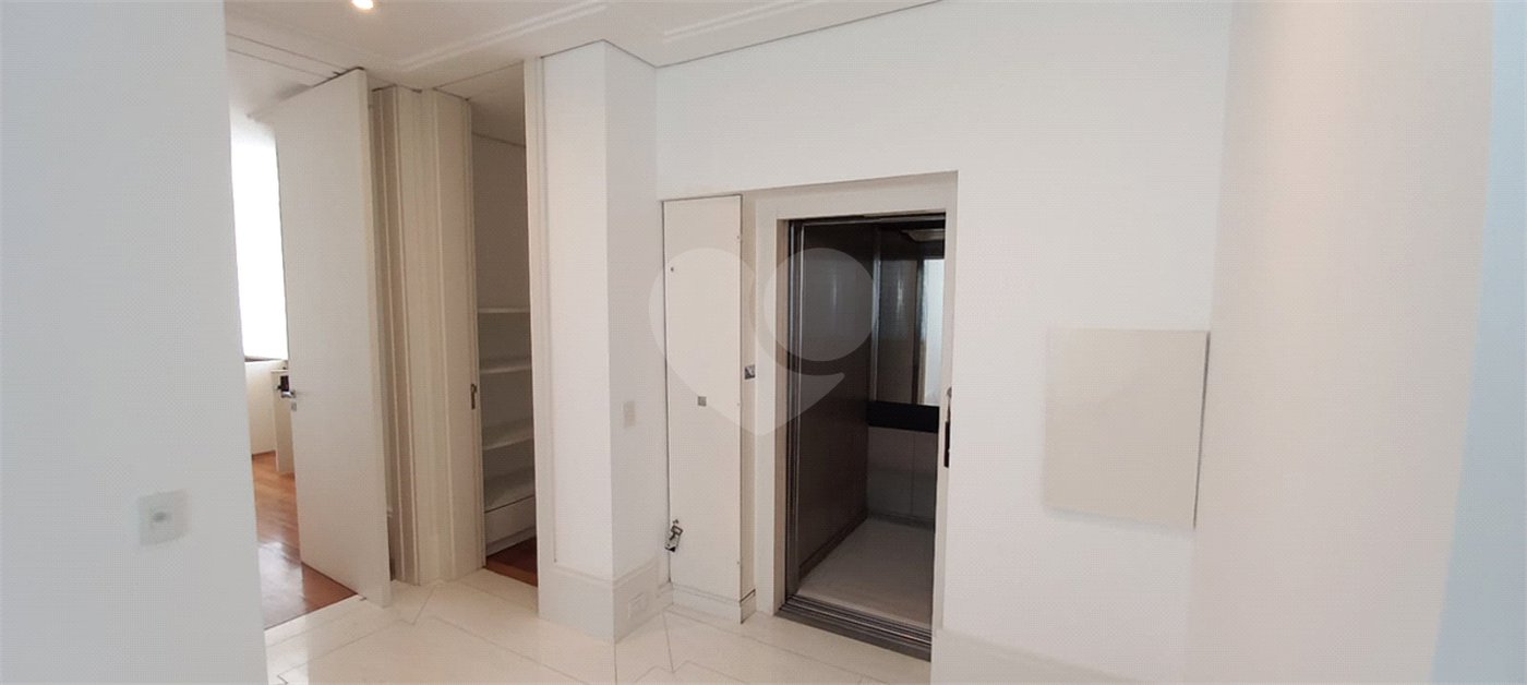 Sobrado à venda ou para alugar com 7 quartos, sendo 4 suítes,  em Cidade Jardim, São Paulo, SP