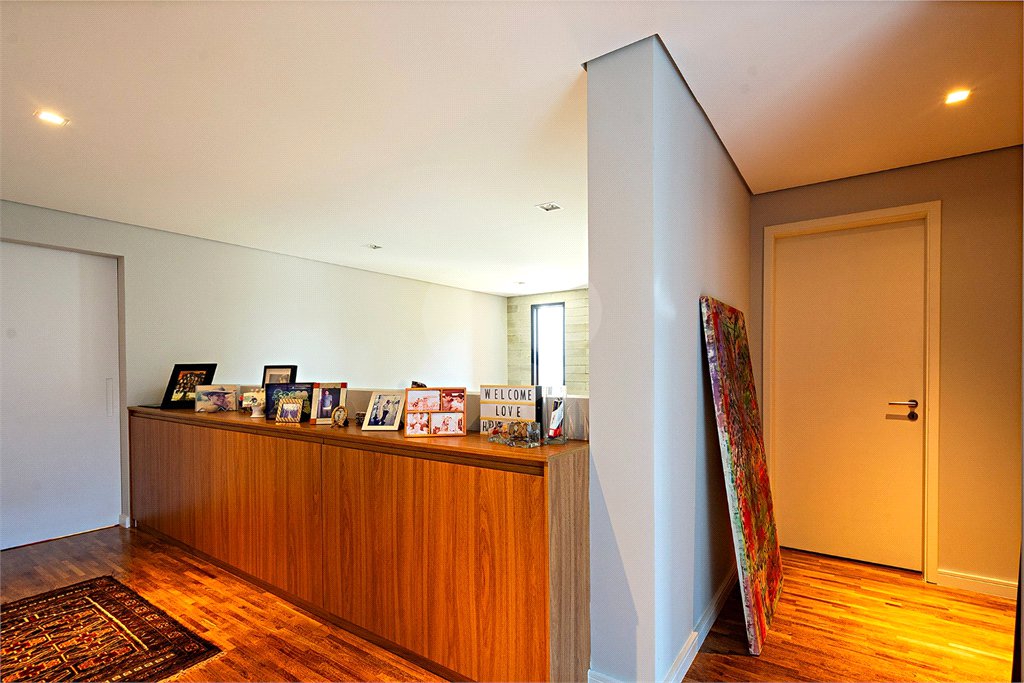Casa à venda com 3 suítes no condomínio Reserva 8, São Paulo - SP