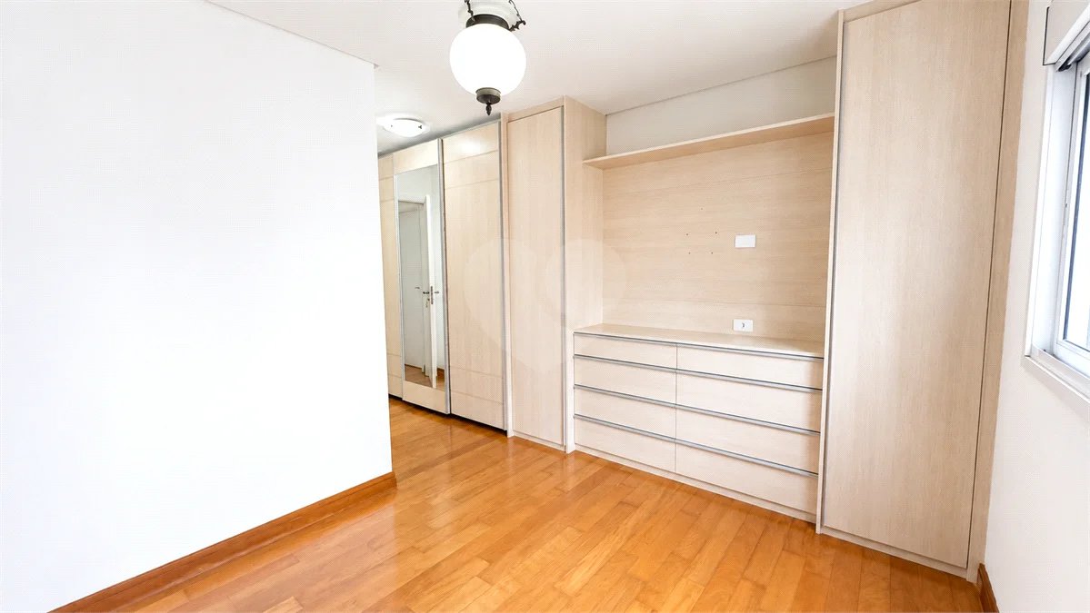Apartamento à venda com 3 quartos, sendo 1 suíte, em Jardim das Acácias, São Paulo, SP