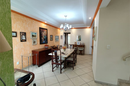 Sobrado à venda com 3 quartos, sendo 2 suítes, em Vila Romão, Salto, SP
