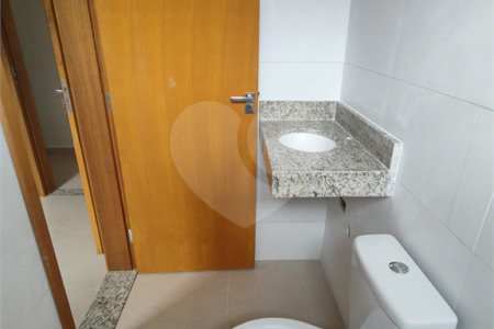 Casa térrea em Atibaia com 3 suítes, sala 2 ambientes, 2 vagas garagem, excelente localização, pronta para morar
