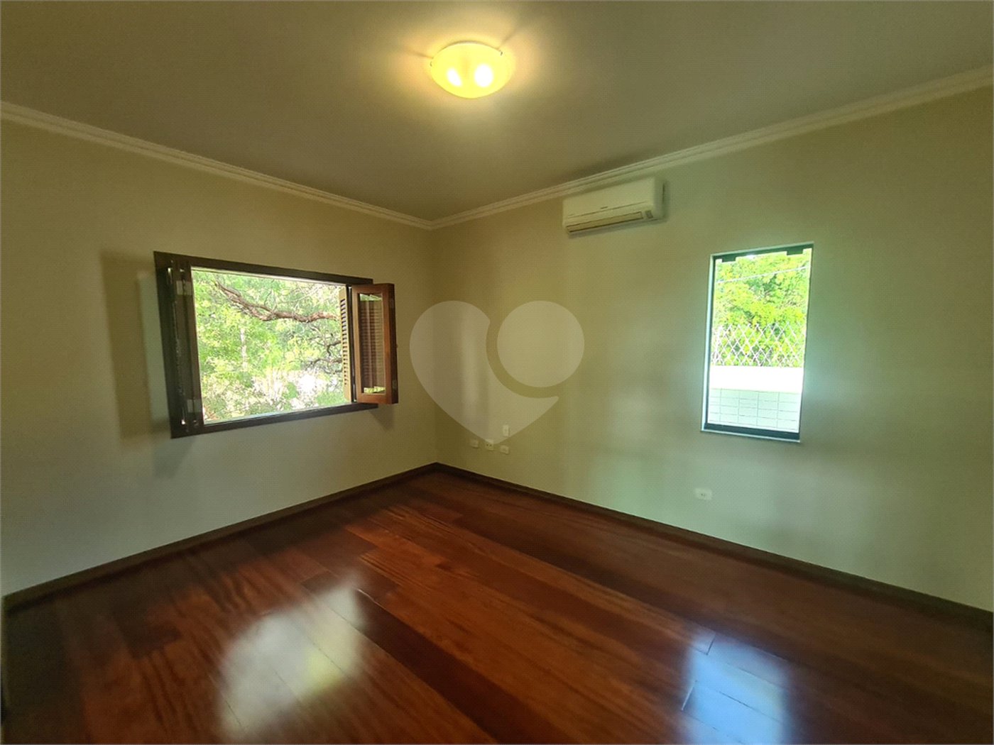 Casa à venda com 4 quartos, sendo 2 suítes, no condomínio Bosque de Grevilea, Vinhedo - SP