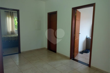 Casa à venda com 4 quartos, sendo 1 suíte,  no condomínio Village da Serra, Araçoiaba da Serra - SP