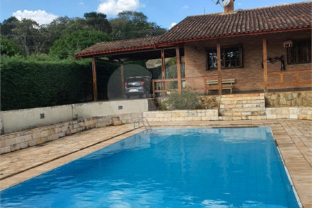 Chácara à venda com 4 quartos, sendo 2 suítes, em Vale dos Pinheiros, Atibaia, SP