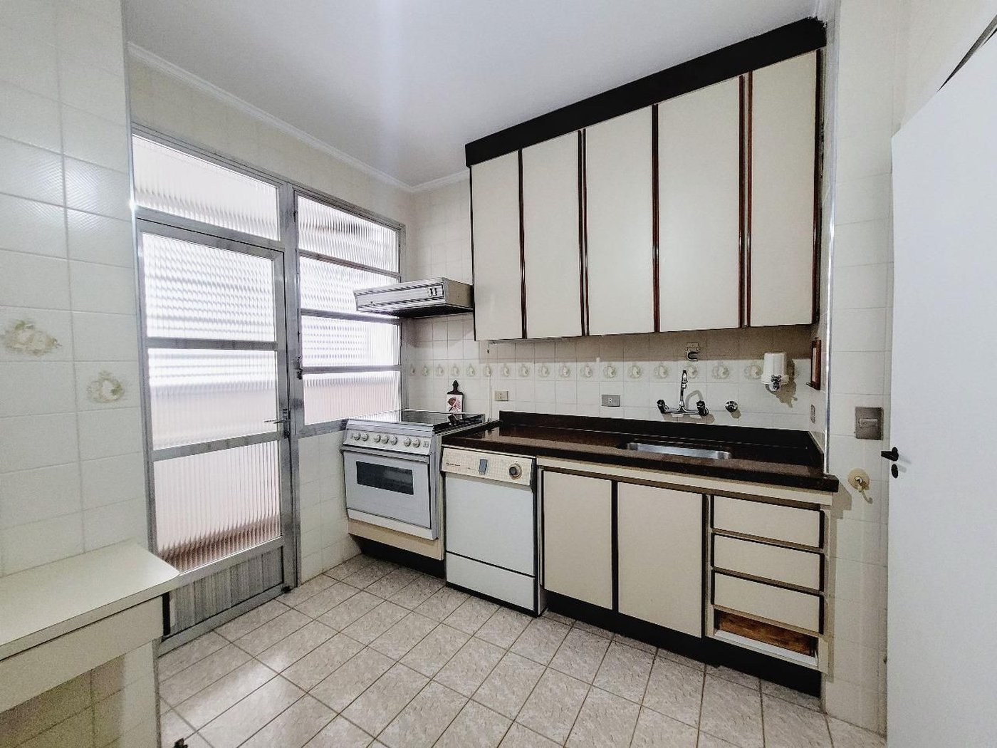 Apartamento com 4 dormitórios à venda, 150 m² por R$ 1.200.000,00 - Praia das Pitangueiras - Guarujá/SP