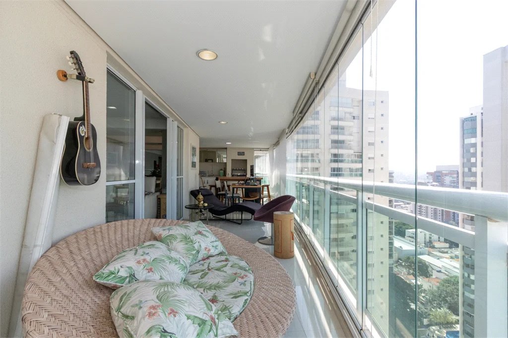 Apartamento à venda com 4 quartos, sendo 3 suítes,  em Vila Romana, São Paulo, SP