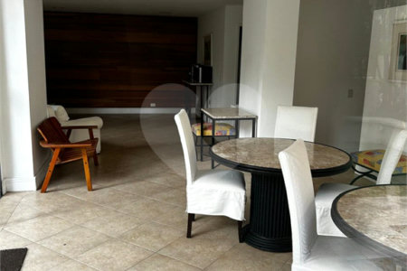 Apartamento à venda com 3 quartos, sendo 1 suíte,  em Vila Andrade, São Paulo, SP