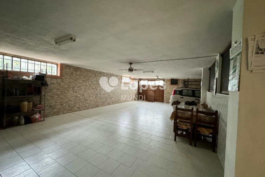 Casa multifamiliar à venda em Verona, Itália – 3 unidades e 12.000 m²