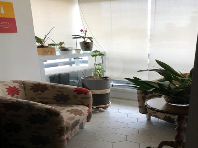Apartamento à venda com 2 quartos, sendo 1 suíte,  em Moema, São Paulo, SP