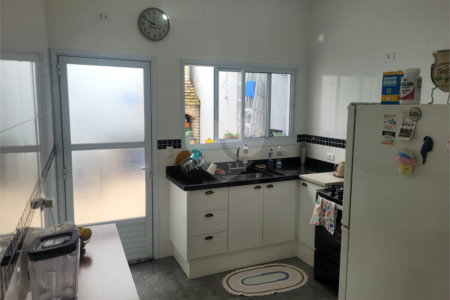 Sobrado à venda com 3 quartos, sendo 1 suíte,  em Vila Marari, São Paulo, SP