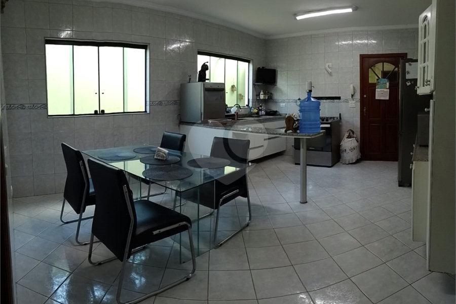 Sobrado à venda com 3 quartos, sendo 1 suíte, em Jardim Regina, São Paulo, SP