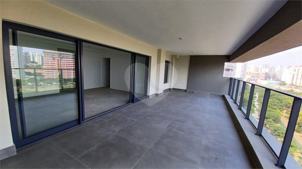 Apartamento à venda com 4 quartos, sendo 2 suítes,  em Água Branca, São Paulo, SP
