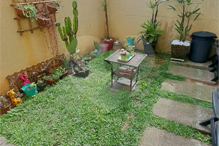Casa à venda com 3 quartos, sendo 1 suíte,  no condomínio Moradas do Horto, São Paulo - SP