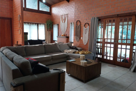 Casa Térrea à venda com 4 quartos, sendo 1 suíte,  em Parque dos Lagos, Mogi das Cruzes, SP