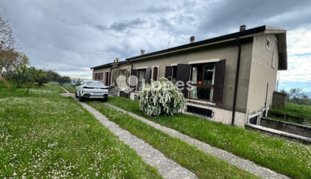 Casa multifamiliar à venda em Verona, Itália – 3 unidades e 12.000 m²