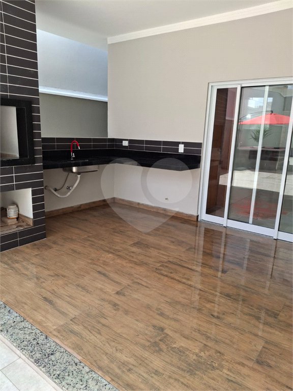 Casa à venda com 3 quartos, sendo 1 suíte, no condomínio Costa das Areias, Salto - SP