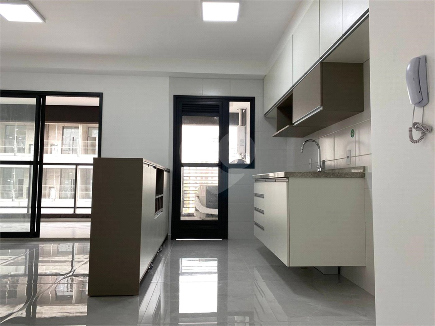 Apartamento à venda com 2 quartos, sendo 1 suíte,  em Jardim das Acácias, São Paulo, SP