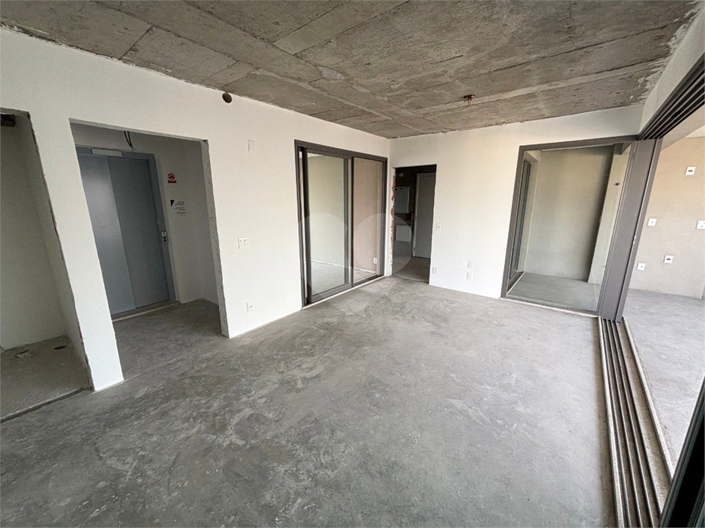Apartamento à venda com 3 suítes em Moema, São Paulo, SP