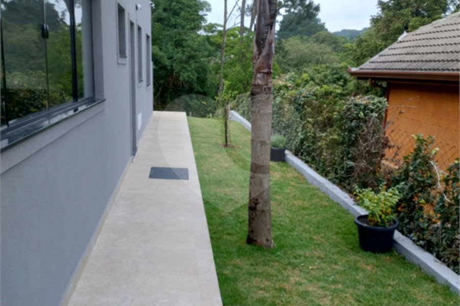 Casa à venda com 4 quartos, sendo 2 suítes, no condomínio Alpes da Cantareira, Mairiporã - SP