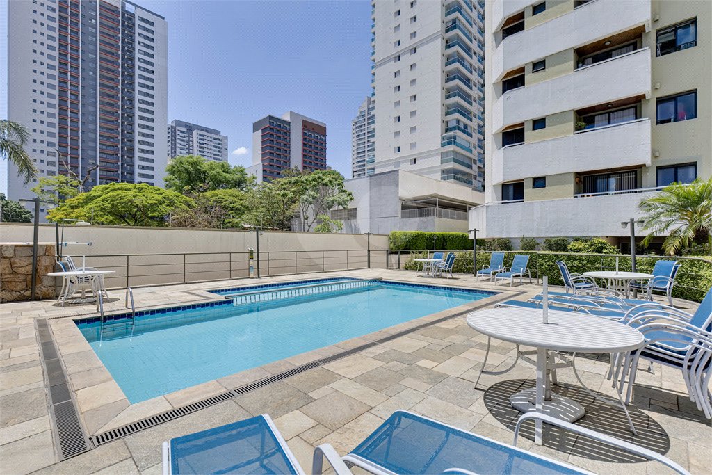Apartamento à venda com 3 quartos, sendo 2 suítes, em Santo Amaro, São Paulo, SP