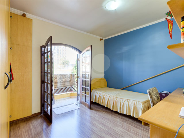 Sobrado à venda com 4 quartos, sendo 1 suíte,  em Alto da Boa Vista, São Paulo, SP