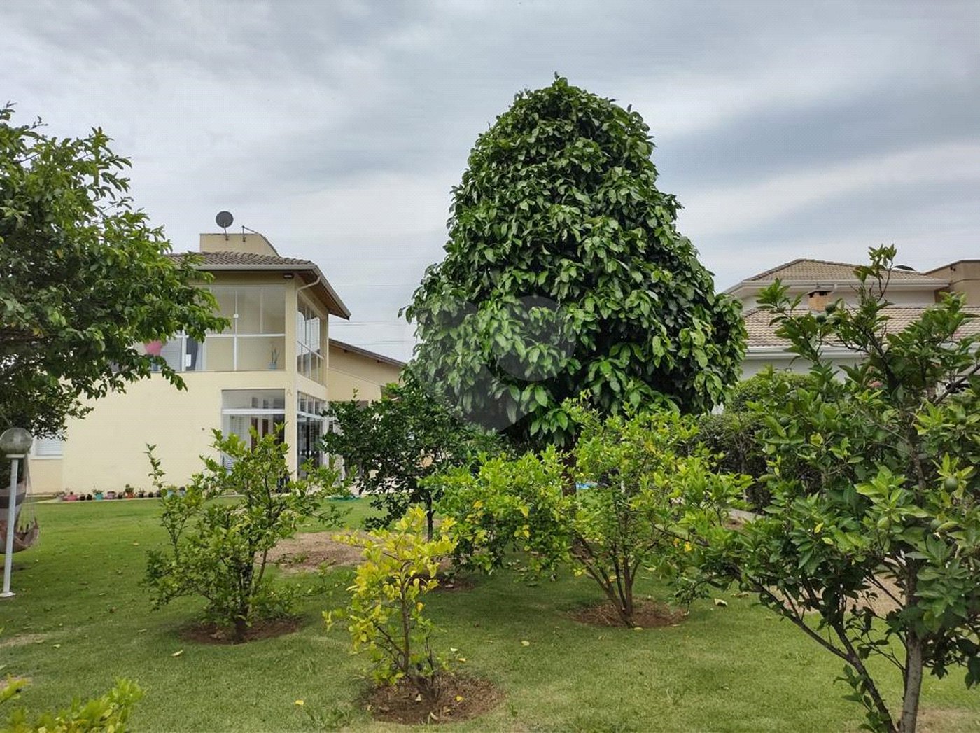 Casa à venda com 4 quartos, sendo 2 suítes, no condomínio Primavera, Salto - SP