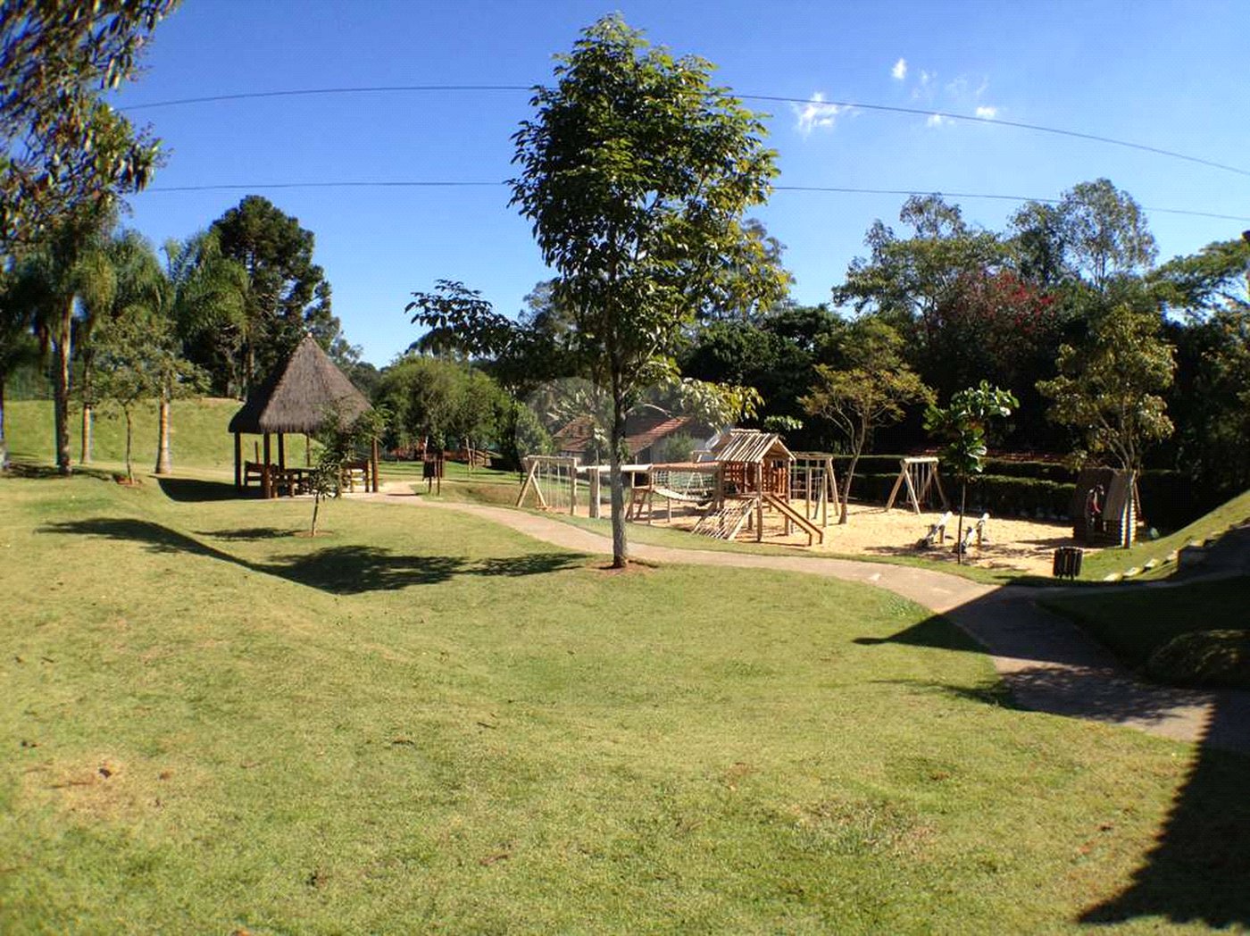 Casa à venda com 4 suítes no condomínio Parque das Artes, Embu das Artes - SP
