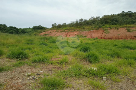 Terreno à venda no condomínio Portal Lamis, Bom Jesus dos Perdões - SP