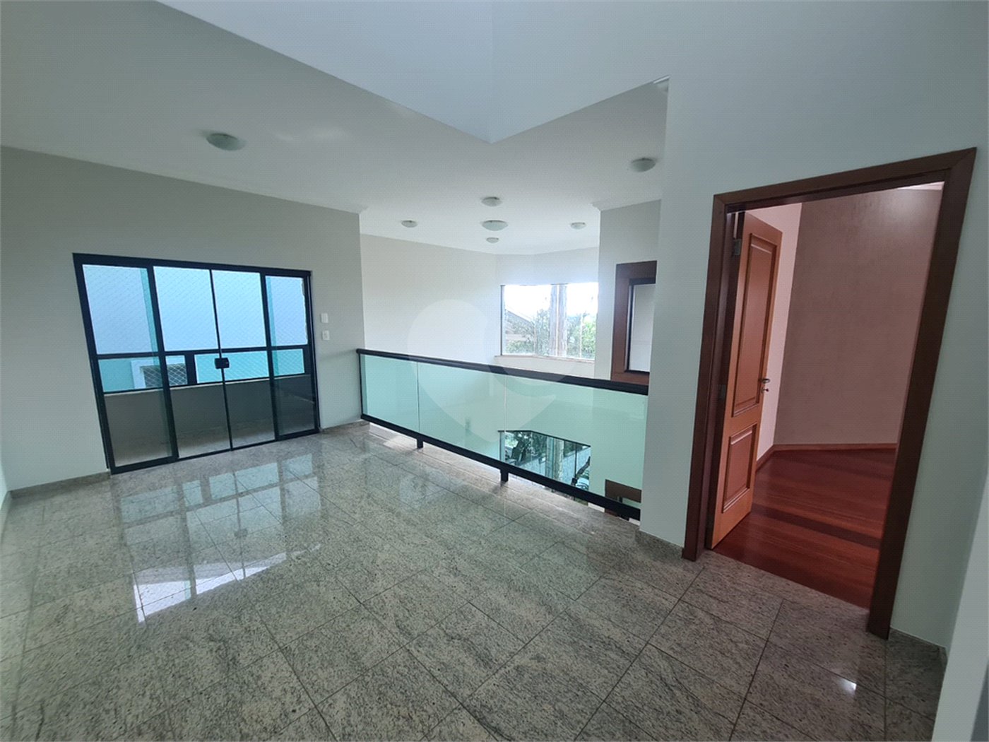 Casa à venda com 4 quartos, sendo 2 suítes, no condomínio Bosque de Grevilea, Vinhedo - SP
