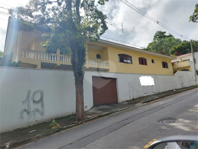Casa à venda com 5 quartos, sendo 3 suítes,  no Centro, Mairiporã, SP