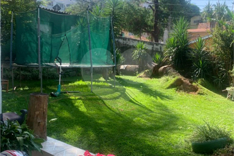 Sobrado à venda com 4 quartos, sendo 2 suítes, em Horto, São Paulo, SP