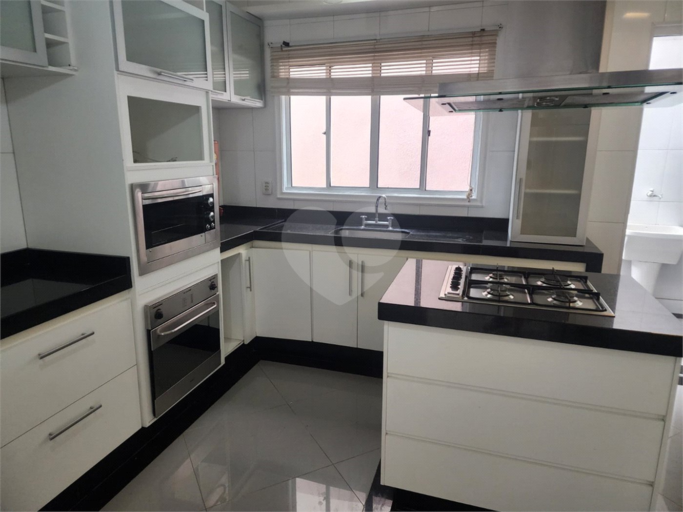 Casa à venda com 3 quartos, sendo 1 suíte, no condomínio Terras de São Francisco, Vinhedo - SP