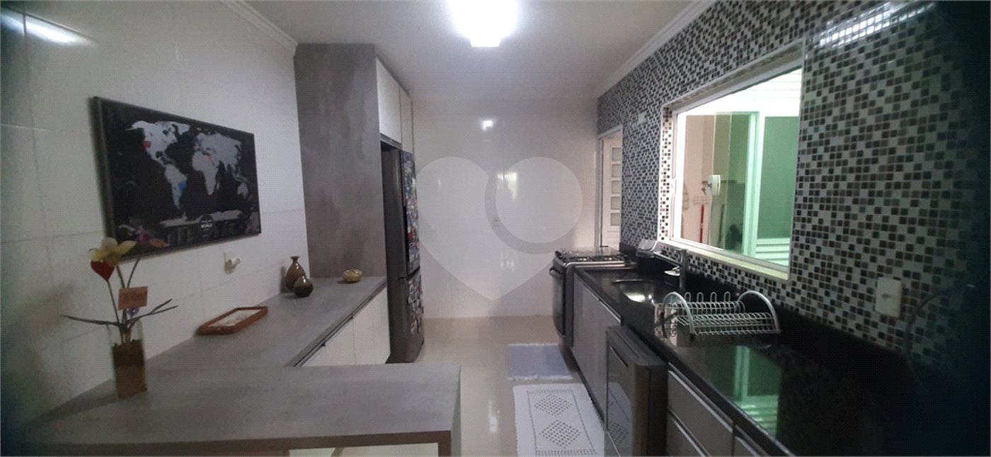 Casa à venda com 3 quartos, sendo 2 suítes, no condomínio Mário Araújo, São Paulo - SP
