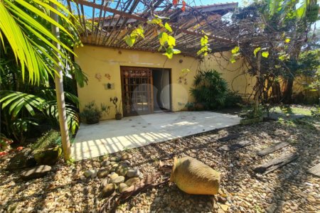 Casa Térrea à venda com 4 quartos, sendo 2 suítes, em Interlagos, São Paulo, SP