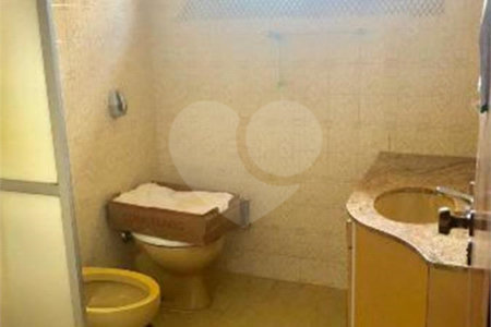 Sobrado à venda ou para alugar com 4 quartos, sendo 1 suíte, em Brooklin Paulista, São Paulo, SP
