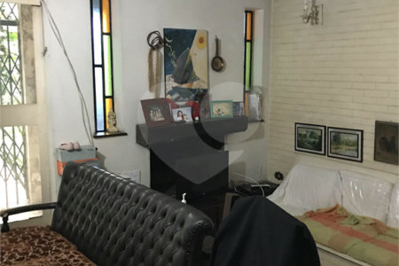 Sobrado à venda com 4 quartos, sendo 2 suítes,  em Vila Mariana, São Paulo, SP