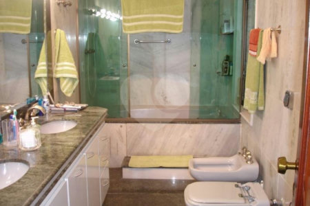Casa à venda com 4 quartos, sendo 2 suítes, em Aclimação, São Paulo, SP