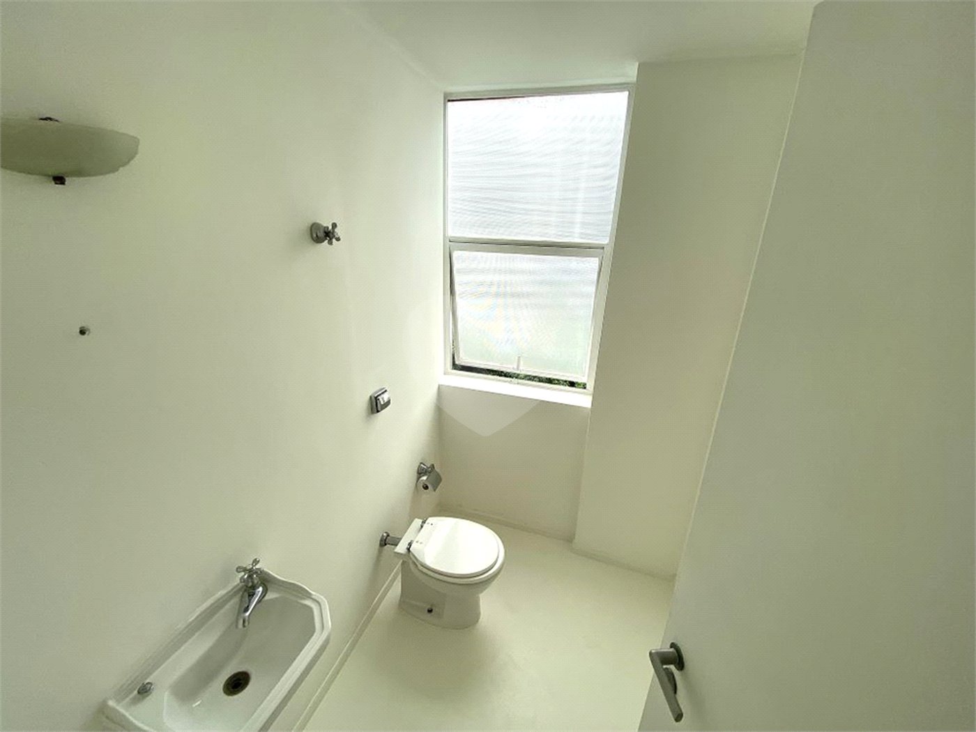 Apartamento para alugar com 3 quartos, sendo 1 suíte, em Jardim Europa, São Paulo, SP