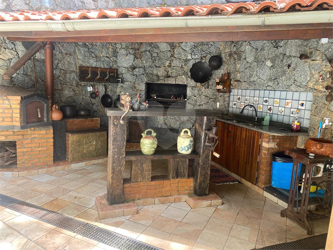 Casa à venda com 3 quartos, sendo 1 suíte, no condomínio Associação Reserva das Hortênsias, Mairiporã - SP