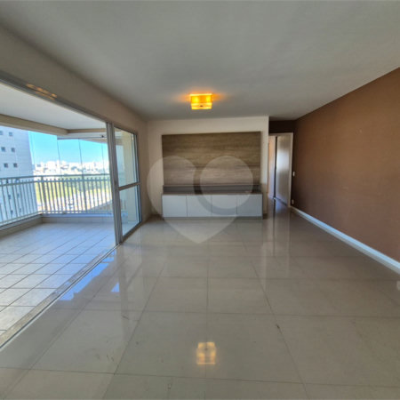Apartamento à venda com 3 quartos, sendo 1 suíte,  em Jardim Olympia, São Paulo, SP