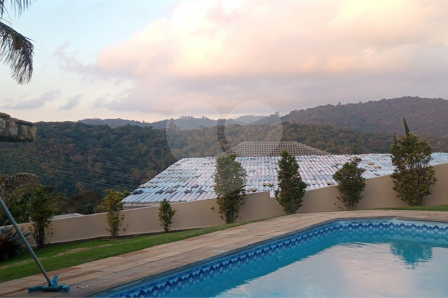 Casa à venda com 5 quartos, sendo 2 suítes, em Serra da Cantareira, Mairiporã, SP