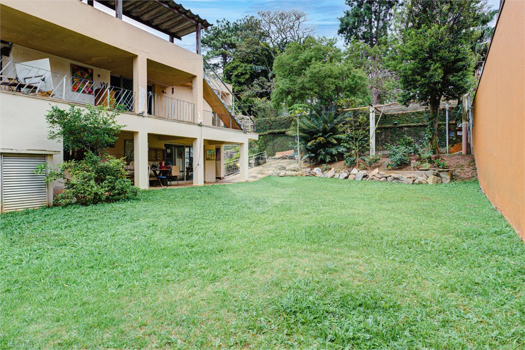 Sobrado à venda com 3 quartos, sendo 1 suíte, em Chácara Monte Alegre, São Paulo, SP