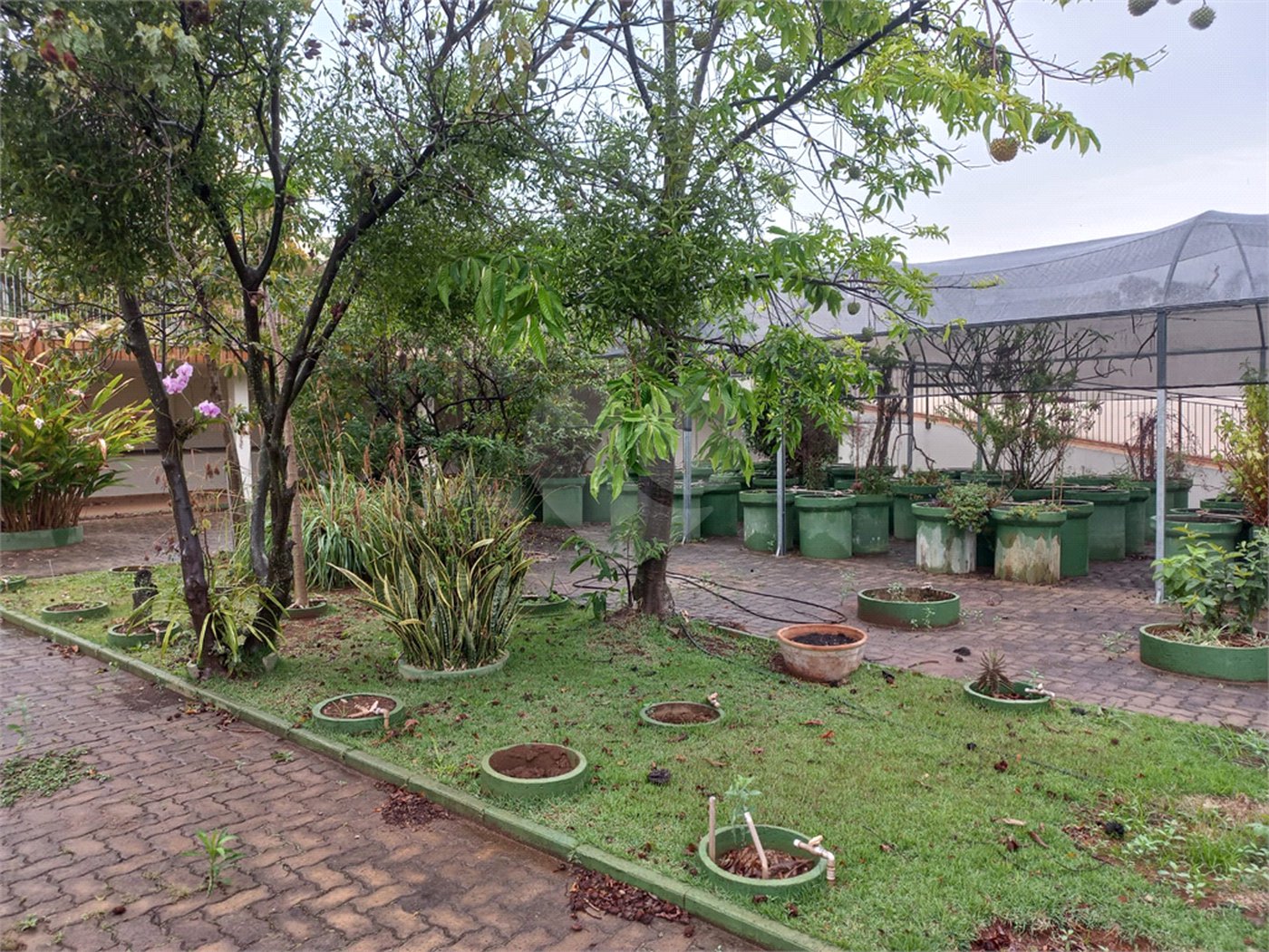 Excelente sobrado a venda no Condomínio Parque Sabará.