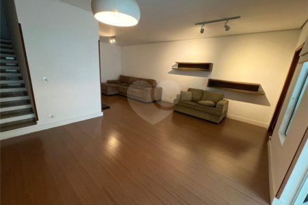 Casa à venda com 3 quartos, sendo 1 suíte,  em Vila Suissa, Mogi das Cruzes, SP