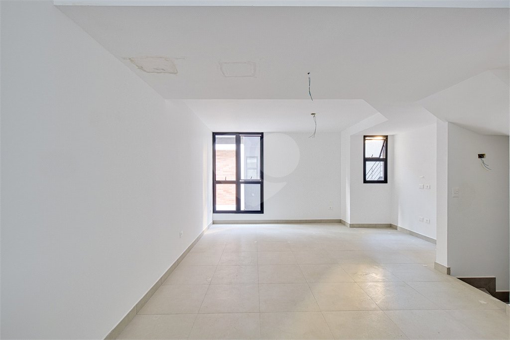 Casa à venda com 3 quartos, sendo 2 suítes, no condomínio Cube Villa, São Paulo - SP