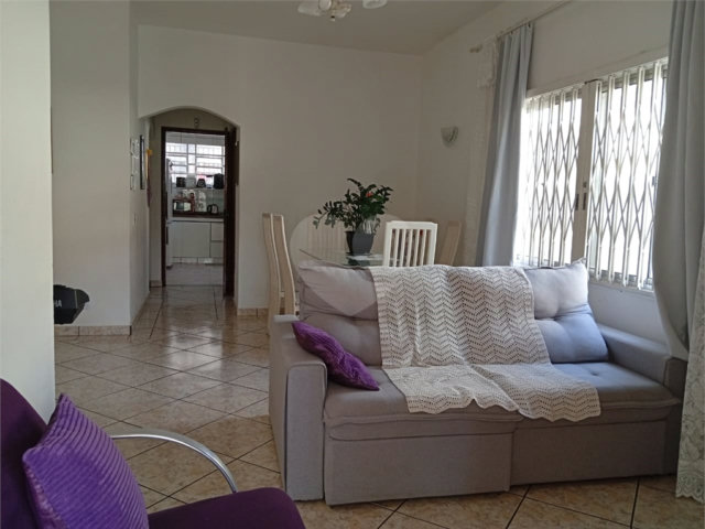 Casa Térrea à venda com 4 quartos, sendo 1 suíte,  em Jardim Regina, São Paulo, SP