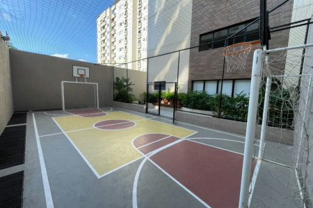 Apartamento 2 dormitórios (1 suíte), porteira fechada, 1 vaga demarcada, no José Menino, Santos