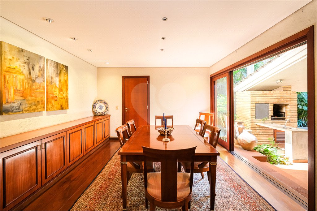 Casa à venda com 4 quartos, sendo 2 suítes, em Jardim Cordeiro, São Paulo, SP